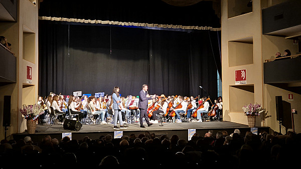 "I bambini per i bambini" . Concerto dell'orchestra 100ragazziinmusica contro la malnutrizione infantile